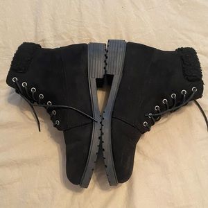 Boohoo boots size 9
